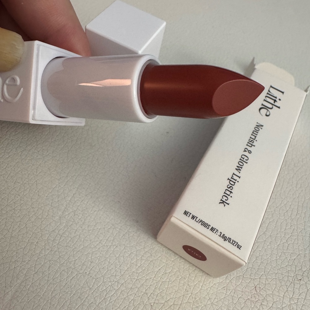 Lithe Nourish & Glow Lipstick - Calla
